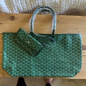 Green Patterned Tote Bag with Matching Pouch